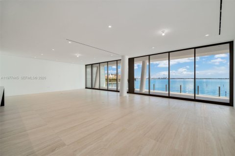 Condominio en alquiler en Miami, Florida, 4 dormitorios, 344.95 m2 № 2079592 - foto 12