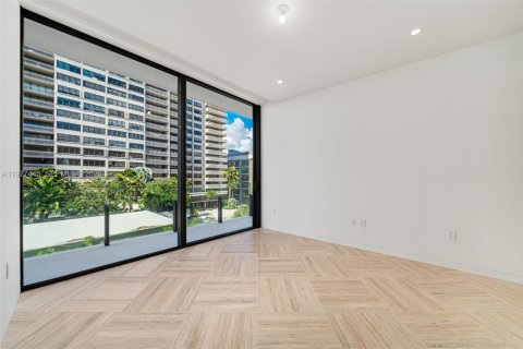 Condominio en alquiler en Miami, Florida, 4 dormitorios, 344.95 m2 № 2079592 - foto 20