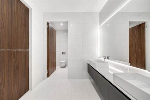 Condominio en alquiler en Miami, Florida, 4 dormitorios, 344.95 m2 № 2079592 - foto 22