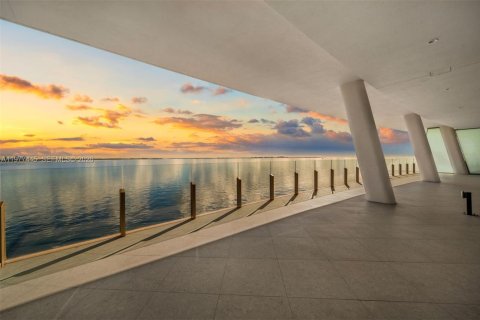 Condominio en alquiler en Miami, Florida, 4 dormitorios, 344.95 m2 № 2079592 - foto 6