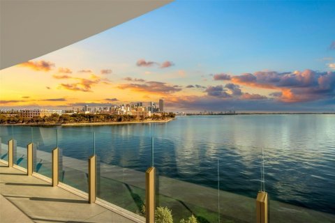 Condominio en alquiler en Miami, Florida, 4 dormitorios, 344.95 m2 № 2079592 - foto 7