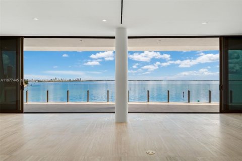 Condominio en alquiler en Miami, Florida, 4 dormitorios, 344.95 m2 № 2079592 - foto 11