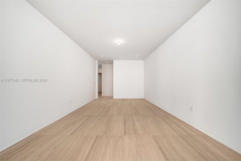 Condominio en alquiler en Miami, Florida, 4 dormitorios, 344.95 m2 № 2079592 - foto 14