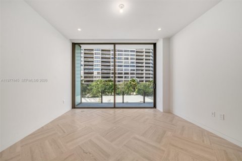 Condominio en alquiler en Miami, Florida, 4 dormitorios, 344.95 m2 № 2079592 - foto 23