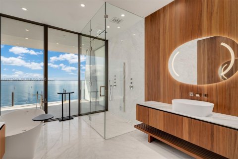 Condominio en alquiler en Miami, Florida, 4 dormitorios, 344.95 m2 № 2079592 - foto 17