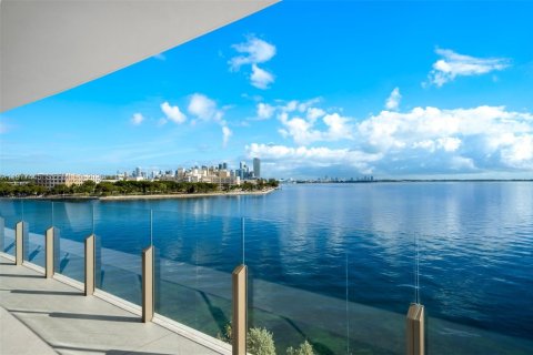 Condominio en alquiler en Miami, Florida, 4 dormitorios, 344.95 m2 № 2079592 - foto 3