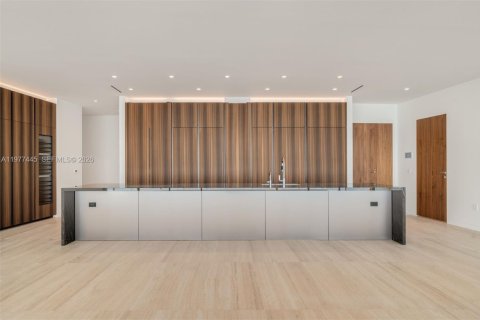 Condominio en alquiler en Miami, Florida, 4 dormitorios, 344.95 m2 № 2079592 - foto 8