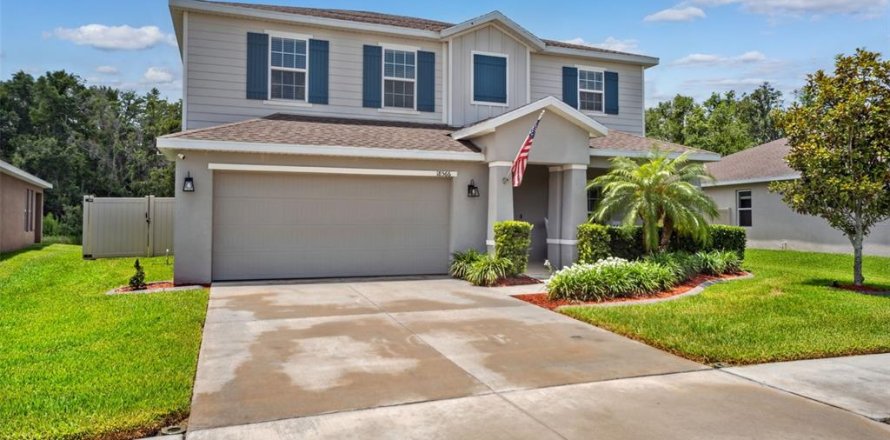 House in Land O' Lakes, Florida 4 bedrooms, 237.83 sq.m. № 1783455