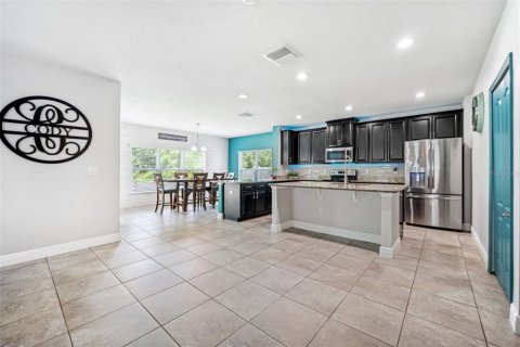 House in Land O' Lakes, Florida 4 bedrooms, 237.83 sq.m. № 1783455 - photo 12