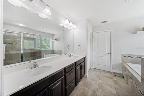 House in Land O' Lakes, Florida 4 bedrooms, 237.83 sq.m. № 1783455 - photo 26