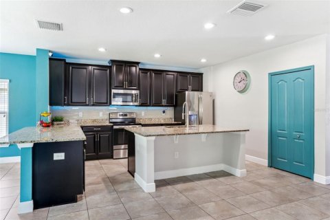House in Land O' Lakes, Florida 4 bedrooms, 237.83 sq.m. № 1783455 - photo 9