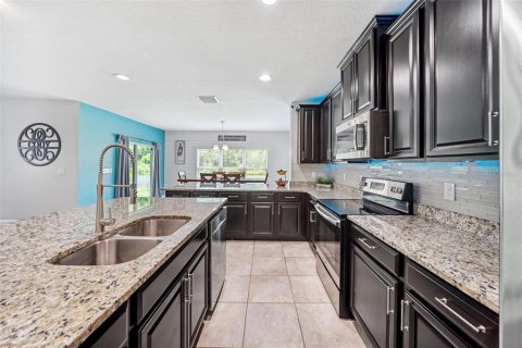 House in Land O' Lakes, Florida 4 bedrooms, 237.83 sq.m. № 1783455 - photo 5