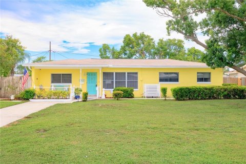 Villa ou maison à vendre à Saint Petersburg, Floride: 4 chambres, 154.22 m2 № 1907442 - photo 1