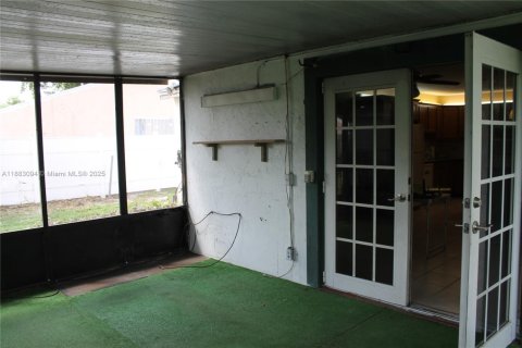 Villa ou maison à louer à Greenacres, Floride: 3 chambres, 116.87 m2 № 1932022 - photo 15