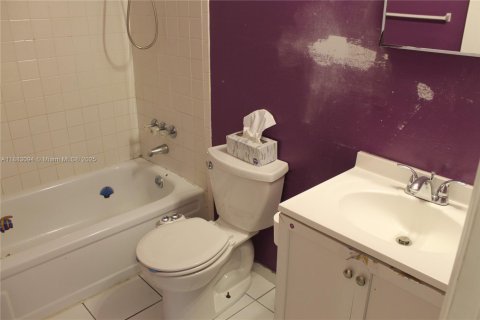 Villa ou maison à louer à Greenacres, Floride: 3 chambres, 116.87 m2 № 1932022 - photo 8