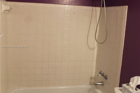 Villa ou maison à louer à Greenacres, Floride: 3 chambres, 116.87 m2 № 1932022 - photo 7