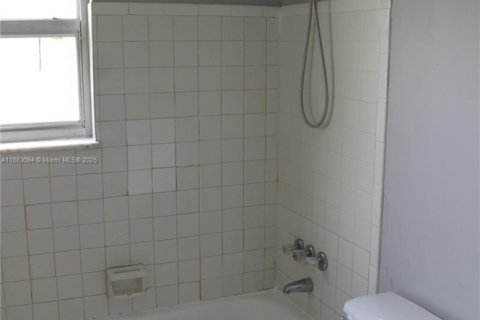 Villa ou maison à louer à Greenacres, Floride: 3 chambres, 116.87 m2 № 1932022 - photo 13