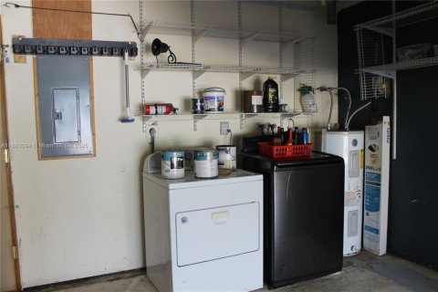 Villa ou maison à louer à Greenacres, Floride: 3 chambres, 116.87 m2 № 1932022 - photo 16