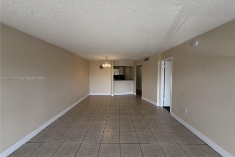Condominio en alquiler en Sunrise, Florida, 1 dormitorio, 77.11 m2 № 2030668 - foto 3