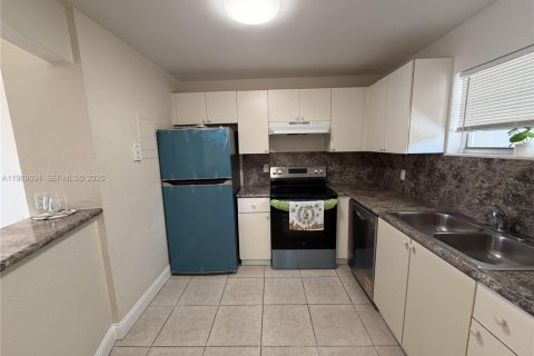 Condominio en alquiler en Sunrise, Florida, 1 dormitorio, 77.11 m2 № 2030668 - foto 5