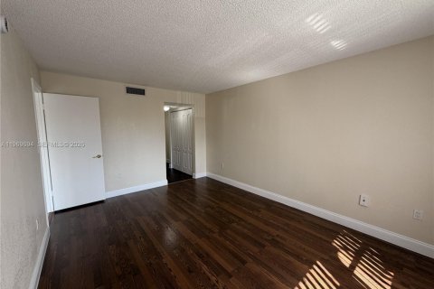 Condominio en alquiler en Sunrise, Florida, 1 dormitorio, 77.11 m2 № 2030668 - foto 10