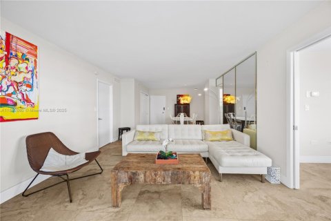 Кондоминиум с 2 спальнями в Майами-Бич, Флорида № 2012907