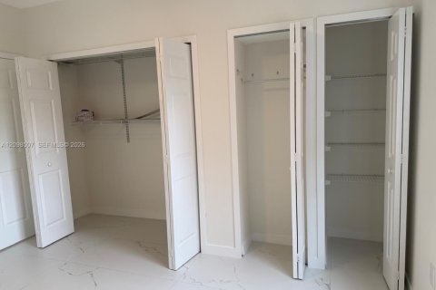 Condominio en alquiler en Miami, Florida, 1 dormitorio, 58.53 m2 № 2397995 - foto 8