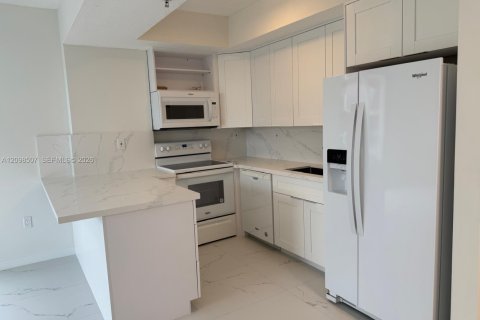 Condominio en alquiler en Miami, Florida, 1 dormitorio, 58.53 m2 № 2397995 - foto 3