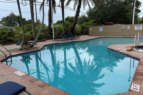 Condominio en alquiler en Miami, Florida, 1 dormitorio, 58.53 m2 № 2397995 - foto 24