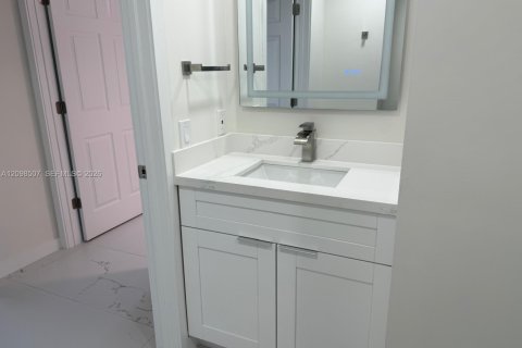 Condominio en alquiler en Miami, Florida, 1 dormitorio, 58.53 m2 № 2397995 - foto 11