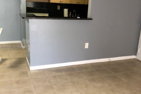 Снять в аренду кондоминиум в Хайалиа, Флорида 1 спальня, 63.08м2, № 2025896 - фото 5