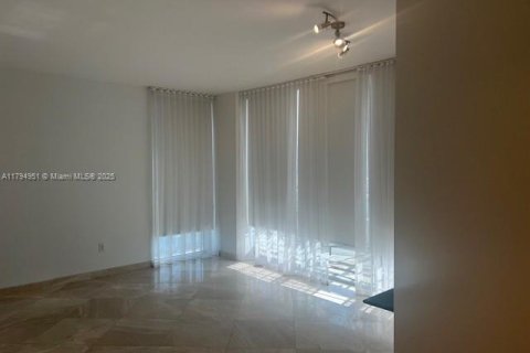 Купить кондоминиум в Майами, Флорида 2 спальни, № 1964830 - фото 3