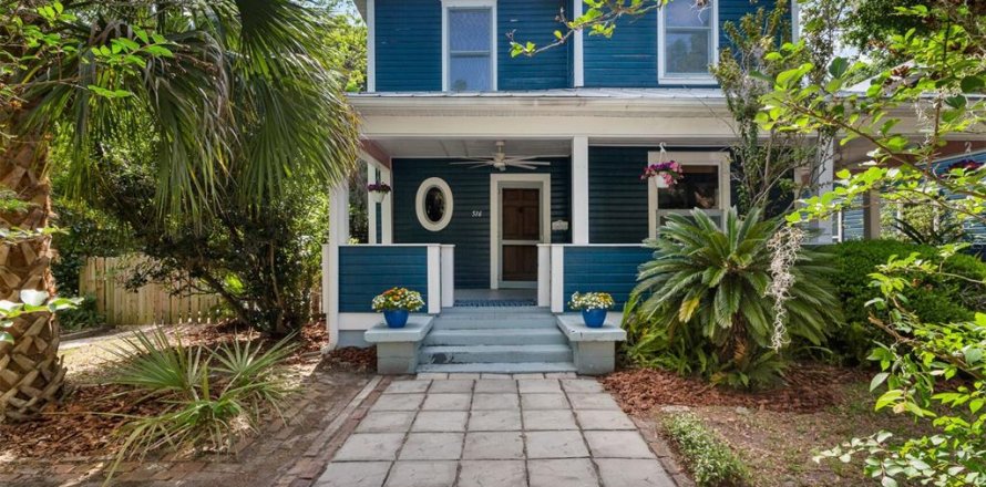 House in Gainesville, Florida 5 bedrooms, 235.97 sq.m. № 1655188