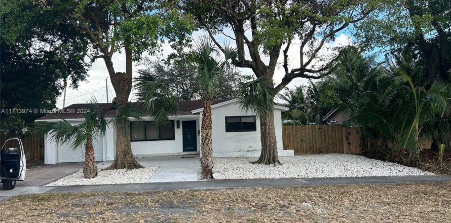 Casa en Hollywood, Florida 4 dormitorios, 158.21 m2 № 1704208