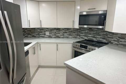 Appartement à louer à Doral, Floride: 1 chambre, 75.25 m2 № 2042895 - photo 4