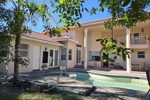 House in Coral Springs, Florida 5 bedrooms, 317.54 sq.m. № 1470920 - photo 4