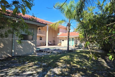House in Coral Springs, Florida 5 bedrooms, 317.54 sq.m. № 1470920 - photo 8