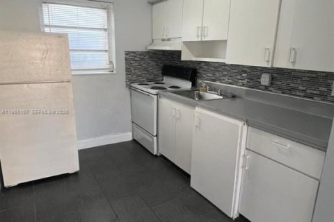 Снять в аренду квартиру в Мирамар, Флорида 1 спальня, 60.39м2, № 2026466 - фото 3