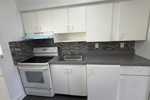 Снять в аренду квартиру в Мирамар, Флорида 1 спальня, 60.39м2, № 2026466 - фото 5