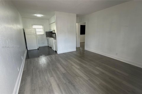Квартира в Мирамар, Флорида 1 спальня, 60.39м2 № 2026466