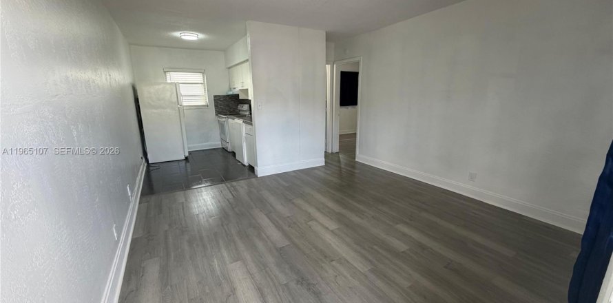 Квартира в Мирамар, Флорида 1 спальня, 60.39м2 № 2026466