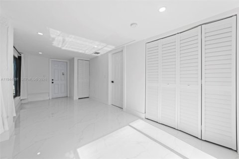 Снять в аренду виллу или дом в Норт-Майами-Бич, Флорида 4 спальни, 124.49м2, № 2000704 - фото 12