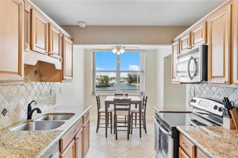 Condominio en venta en Hollywood, Florida, 2 dormitorios, 136.1 m2 № 1996493 - foto 11