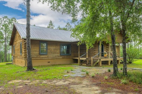 House in Caryville, Florida 5 bedrooms, 336.31 sq.m. № 589951 - photo 1
