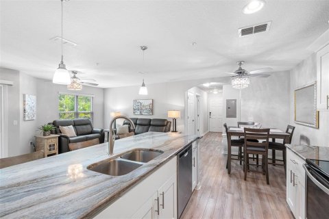 Condo in New Port Richey, Florida, 2 bedrooms  № 1529520 - photo 13