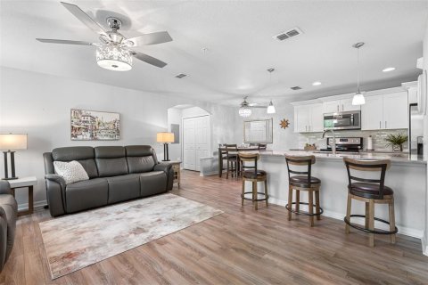Condo in New Port Richey, Florida, 2 bedrooms  № 1529520 - photo 7