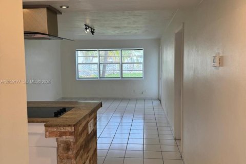 Condo in Miami, Florida, 1 bedroom № 2264186 - photo 5