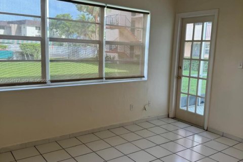 Condo in Miami, Florida, 1 bedroom № 2264186 - photo 3