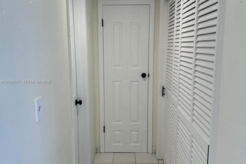 Condo in Miami, Florida, 1 bedroom № 2264186 - photo 11
