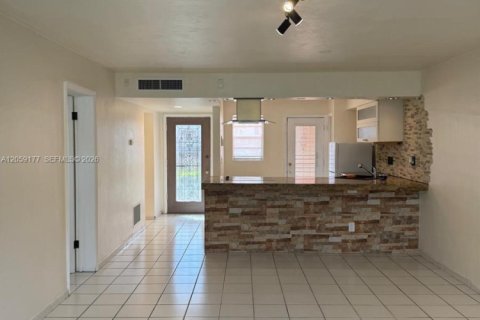 Condo in Miami, Florida, 1 bedroom № 2264186 - photo 4